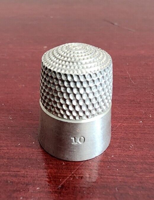 VINTAGE SIMON BROTHERS CO STERLING SILVER THIMBLE #10. 5.88GRS