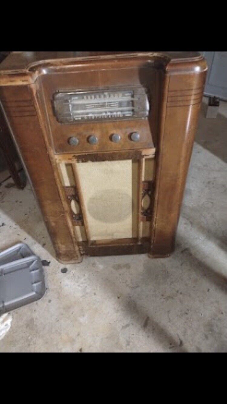 Vintage 1943 Victor RCA Floor Model Radio