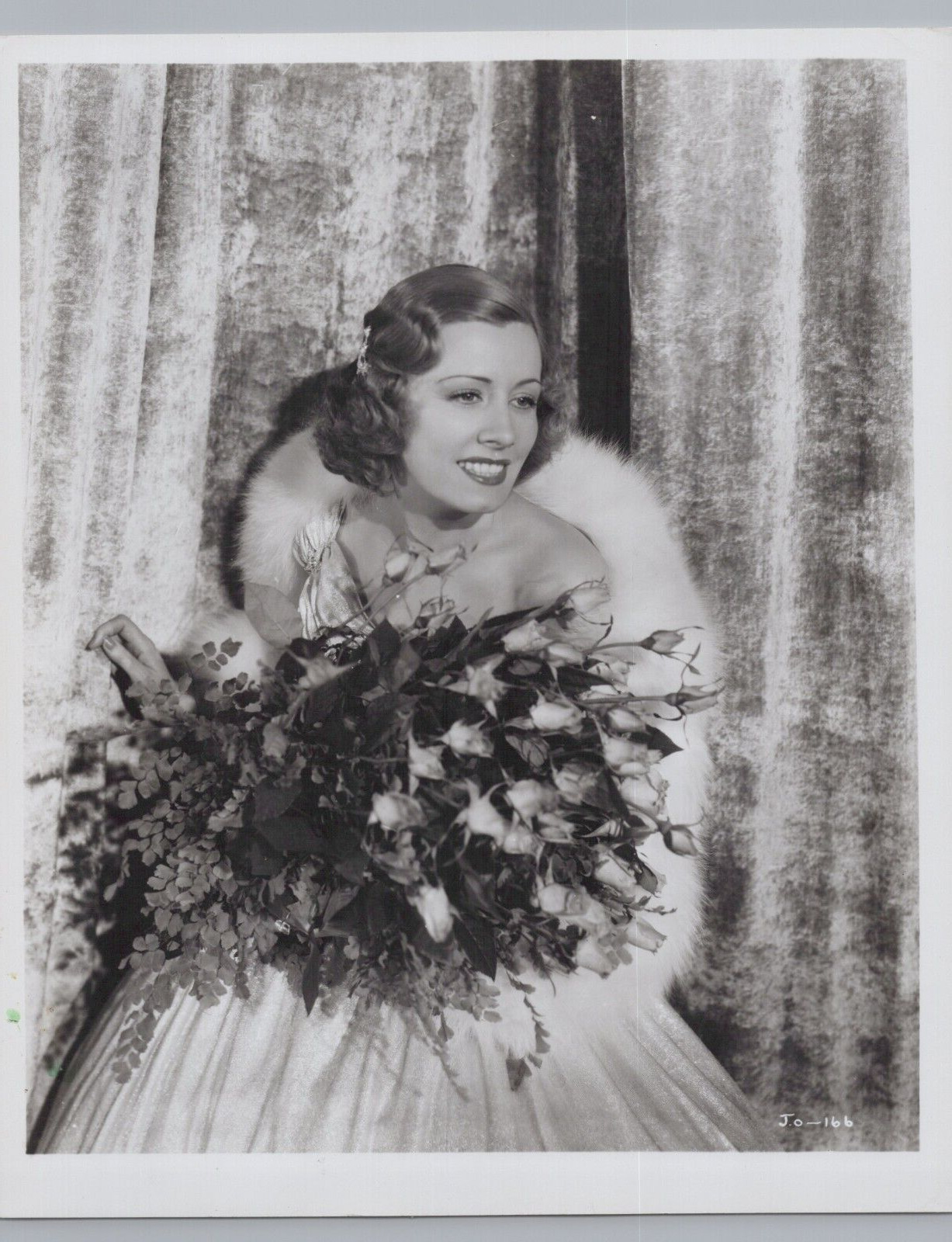 HOLLYWOOD BEAUTY IRENE DUNNE STYLISH POSE STUNNING PORTRAIT 1950s Photo C39