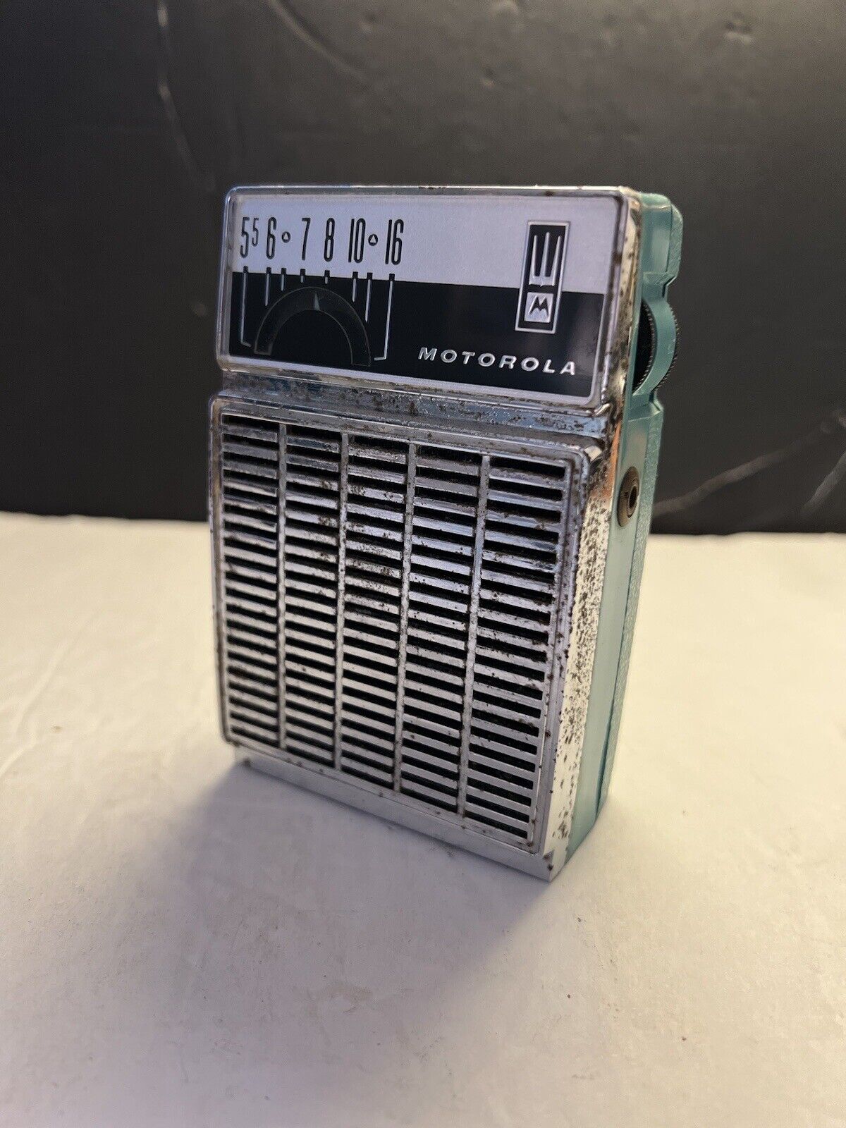 1961-62 Motorola Six 6 Transistor Radio Model X36G. Turquoise Cabinet. Un-tested