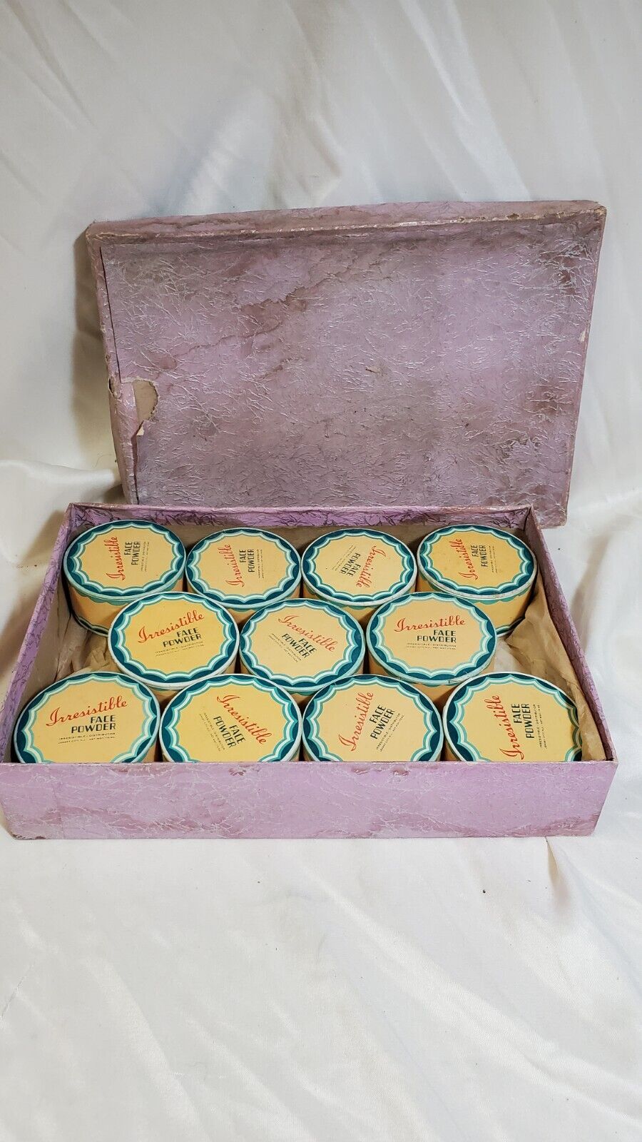 Vintage 1940\'s Irresistible Air-Whipt Face Powder Color Flesh Color 1 container