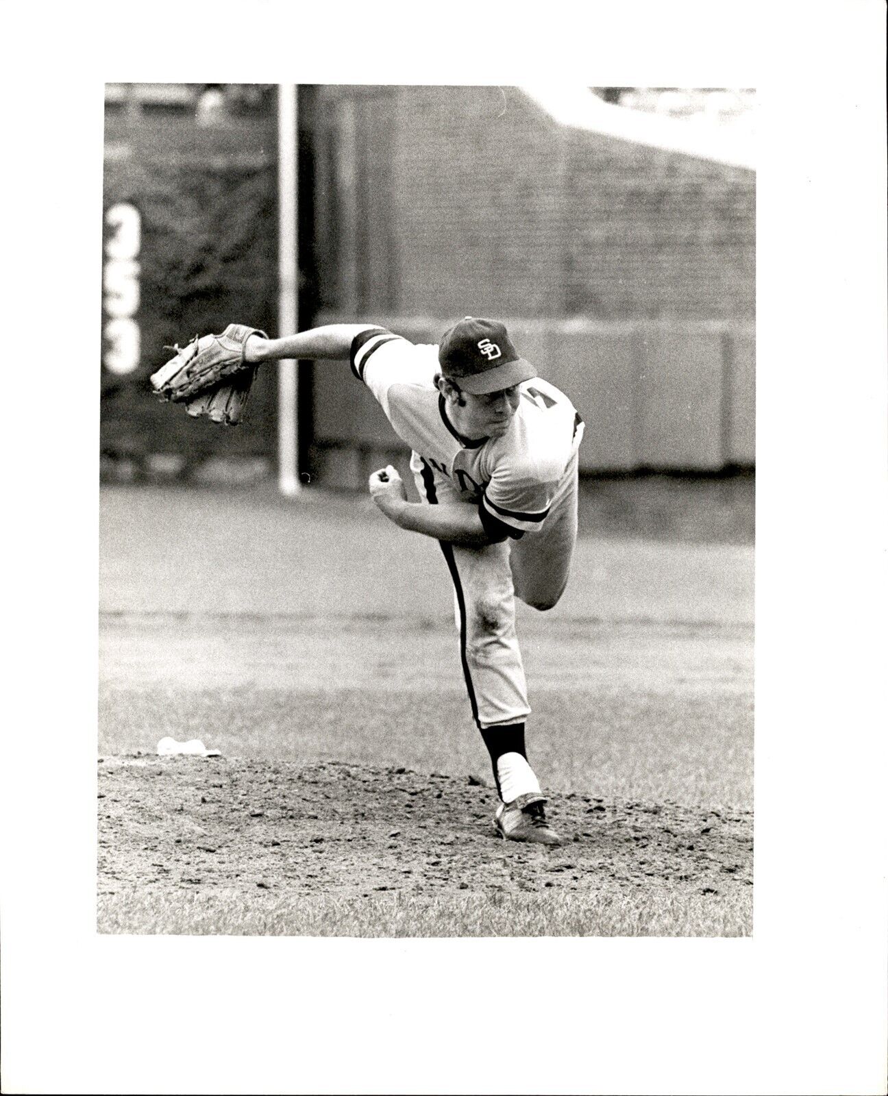 LD303 Original Ronald Mrowiec Photo MIKE CALDWELL SAN DIEGO PADRES MLB PITCHER