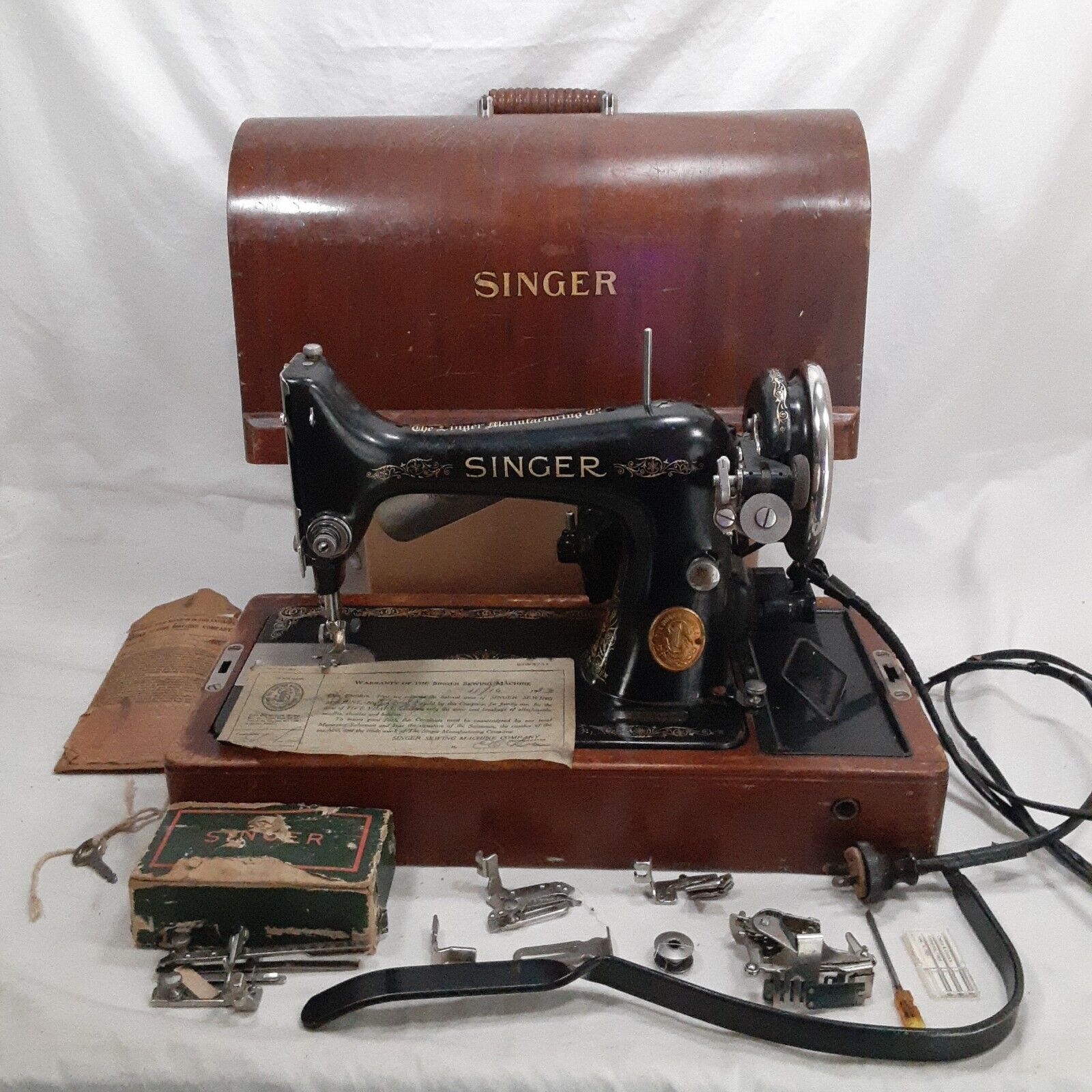 Antique 1933 Singer Sewing Machine With Knee Lever Hem Feet Crank Wood Box/Key 