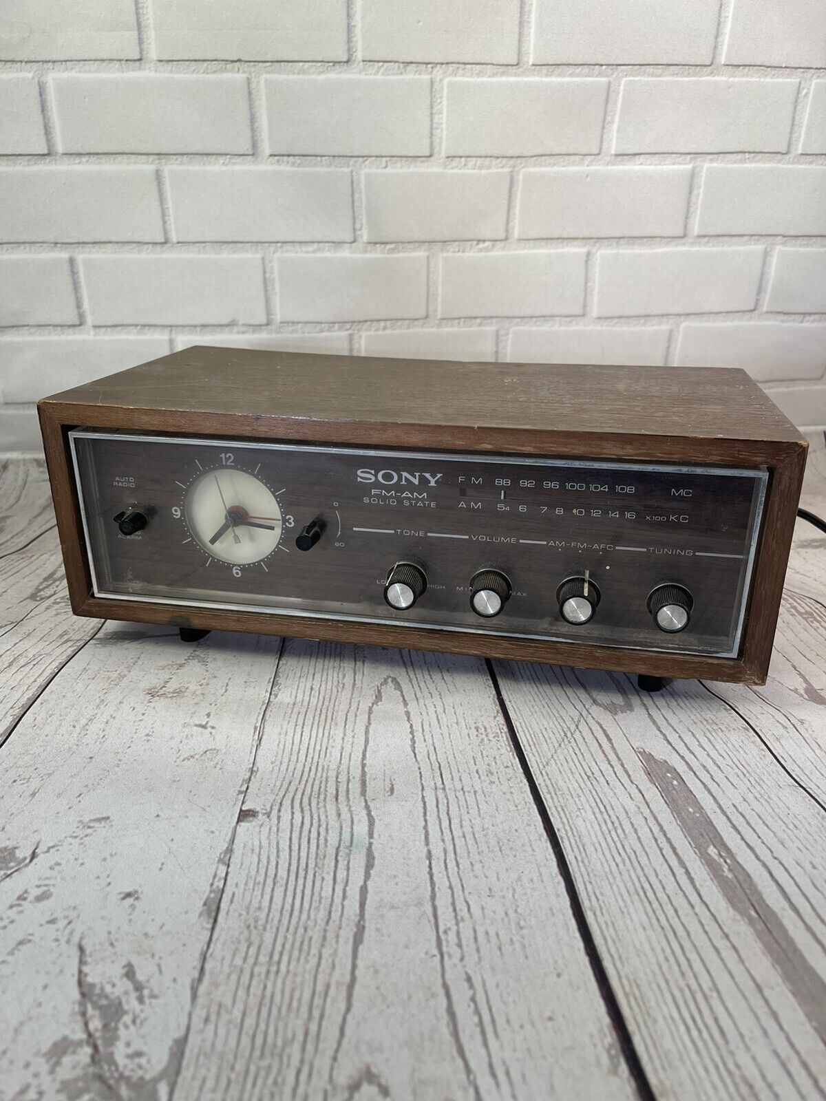 Vintage Sony 8FC-45W Alarm Clock Radio In Good Working Condition AM/FM