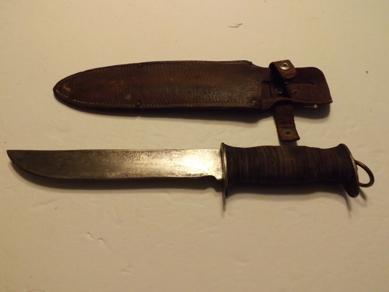 VINTAGE UNKNOWN MAKER FIXED BLADE KNIFE W/STACKED LEATHER HANDLE W/SHEATH