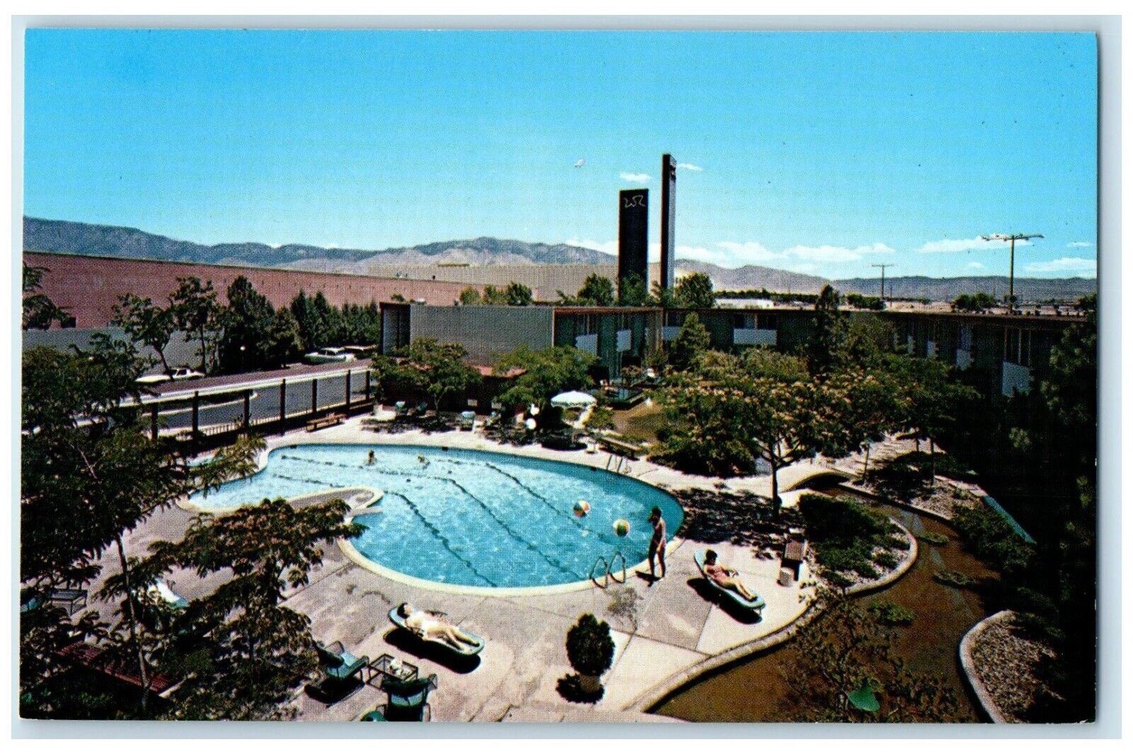 c1960 White Winrock Motor Hotel Shopping Center Albuquerque New Mexico Postcard