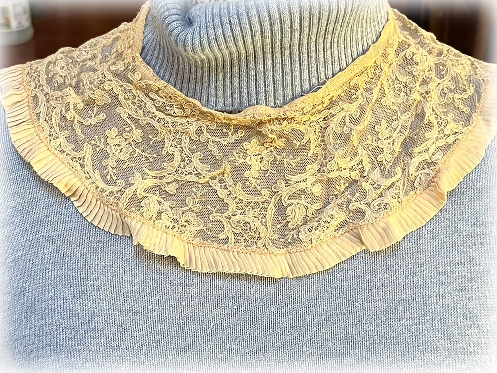 Antique Victorian Edwardian Ecru Round Lace Collar Fine Pleated Ruffled Edge