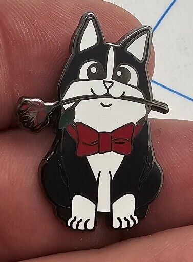 VTG Lapel Hat Pinback Black White Cat Kitty With Rose In Mouth Silver Tone Edge 