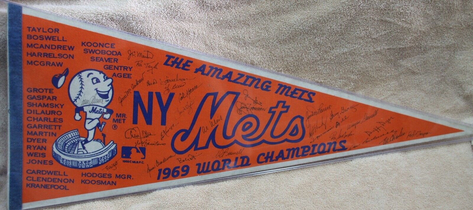 SIGNED AMAZING 1969 NY METS TEAM AUTOGRAPHED WORLD CHAMPIONS PENNANT JSA SEAVER