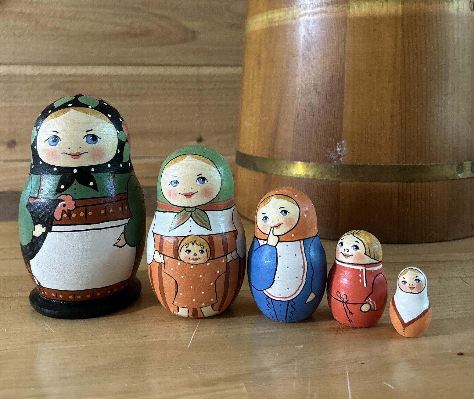 Traditional Matryoshka Happy Family Nesting Dolls Russian Hand Painted 5 Signed
