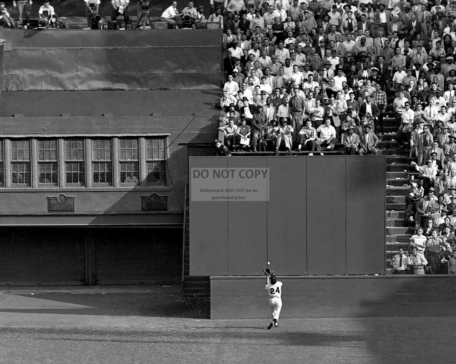 WILLIE MAYS MAKES \