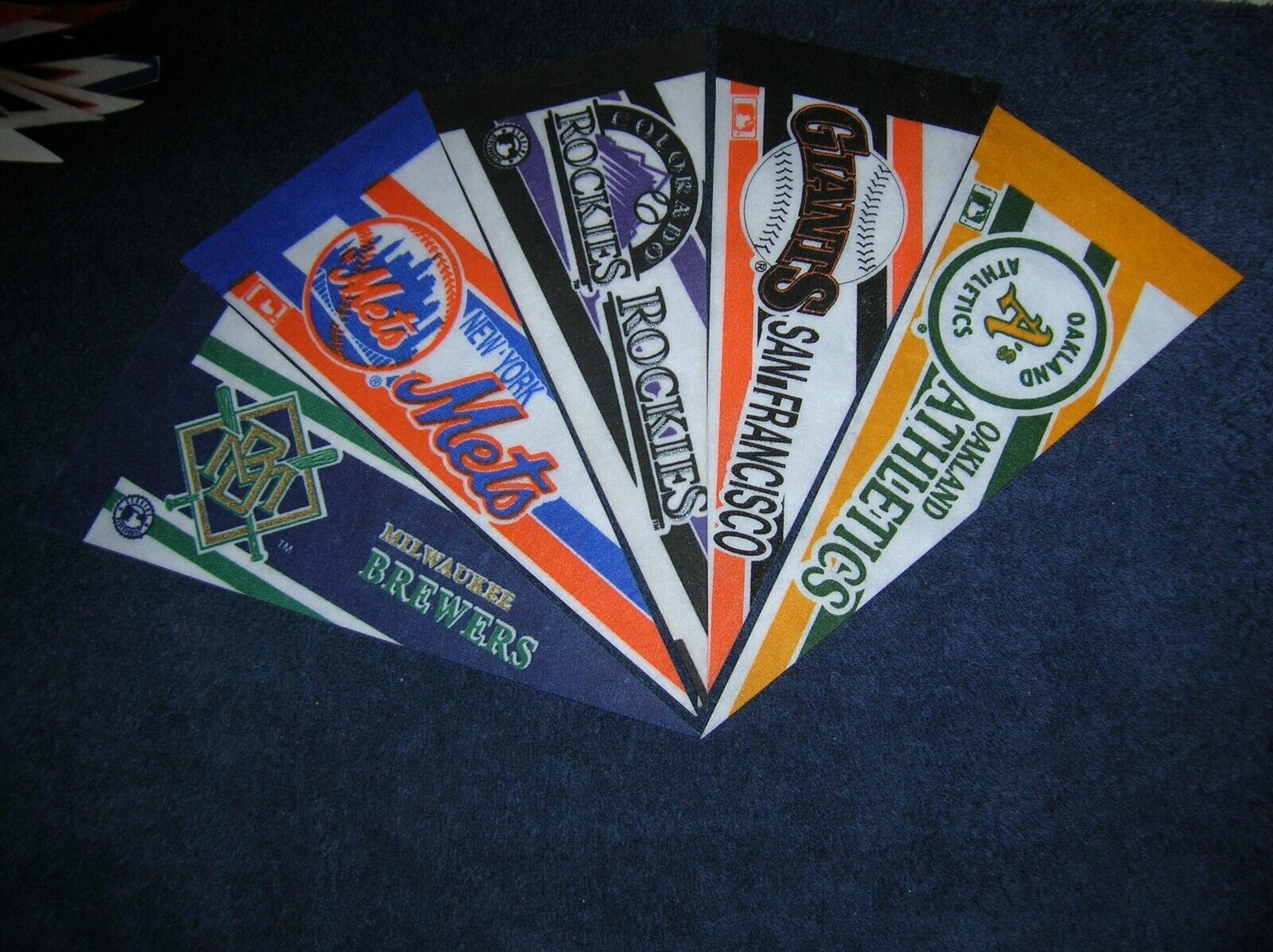 Major League Baseball 1990\'s mini pennant lot