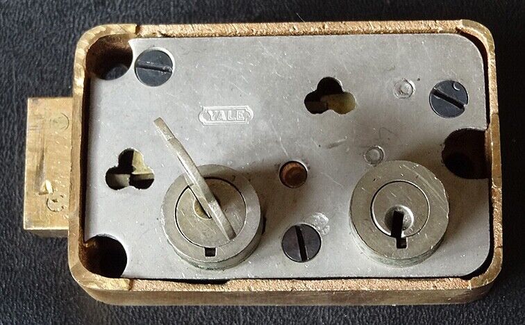 Yale Safety Deposit Lock (1) / Bronze Case / 1 Renters Key / No Guard Key 