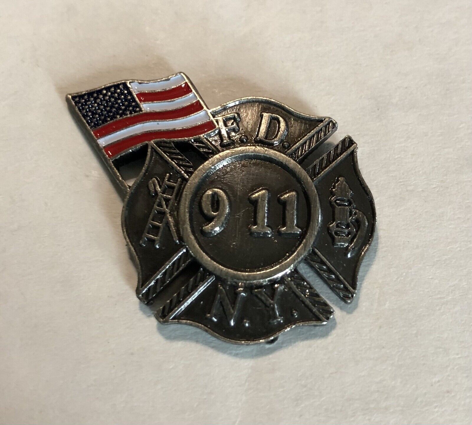 Vintage - New York Fire Department 9 11 memorial pin W/flag