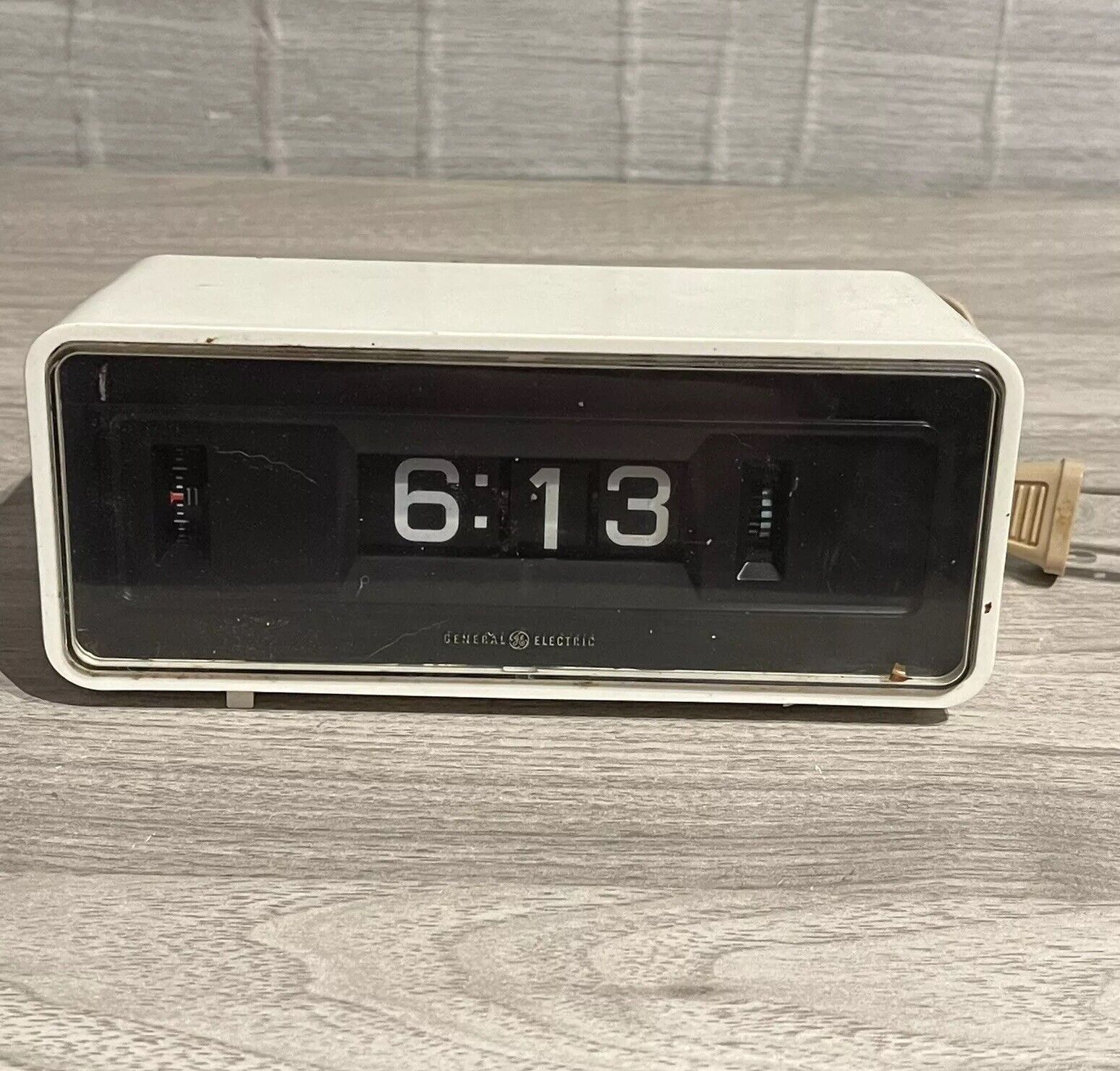 Vintage Alarm Clock GE General Electric Model 8125A White Flip Panel Roll MCM