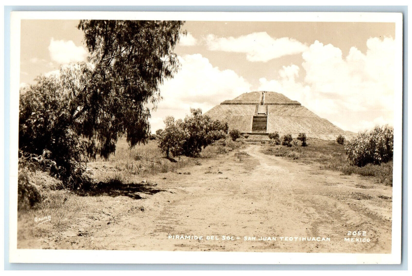 c1920\'s Piramide Del Sol San Juan Teotihuacan Mexico RPPC Photo Postcard