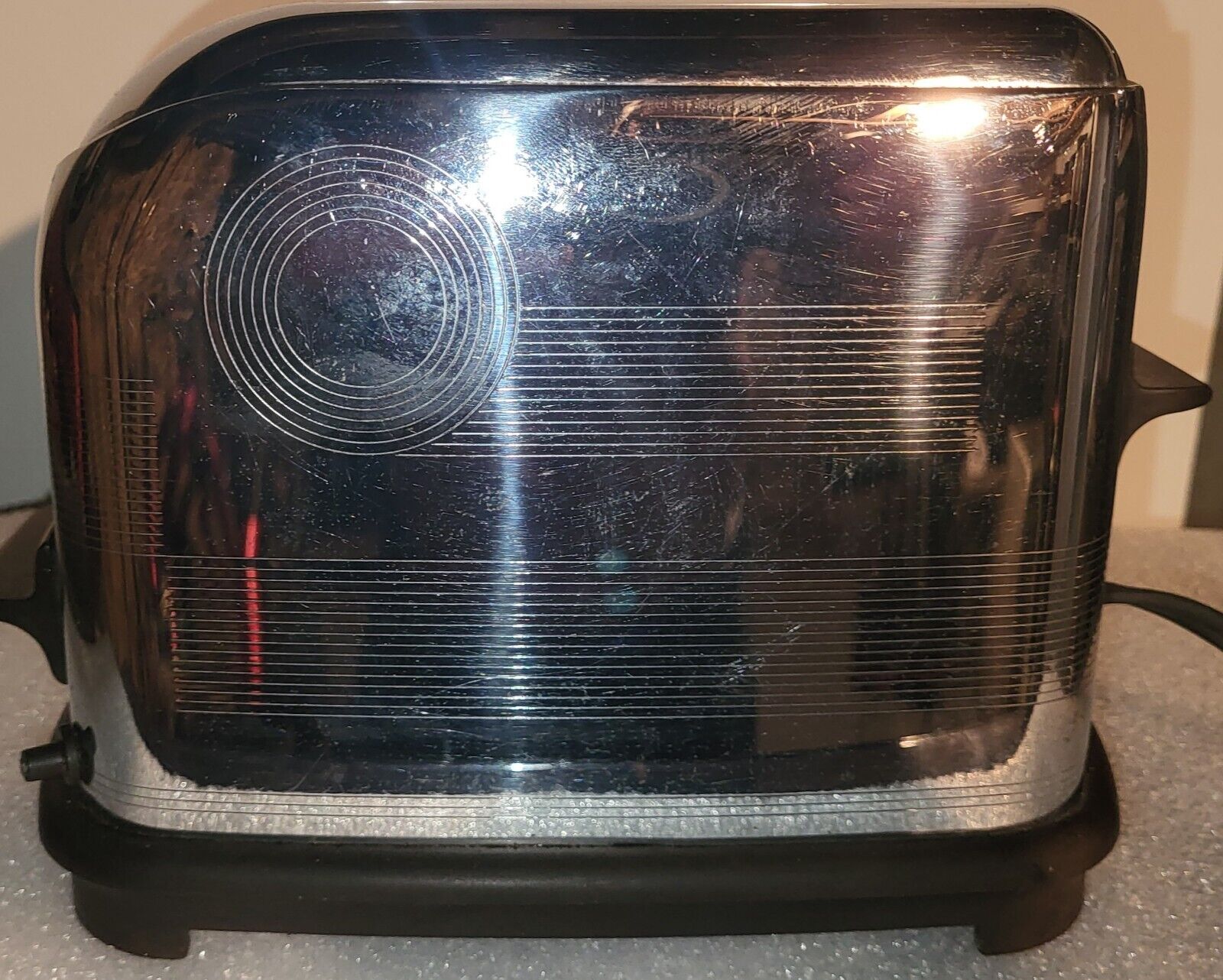 Vintage 1930's Toastmaster Model 1B8, Chrome & Bakelite Circle Design Toaster 