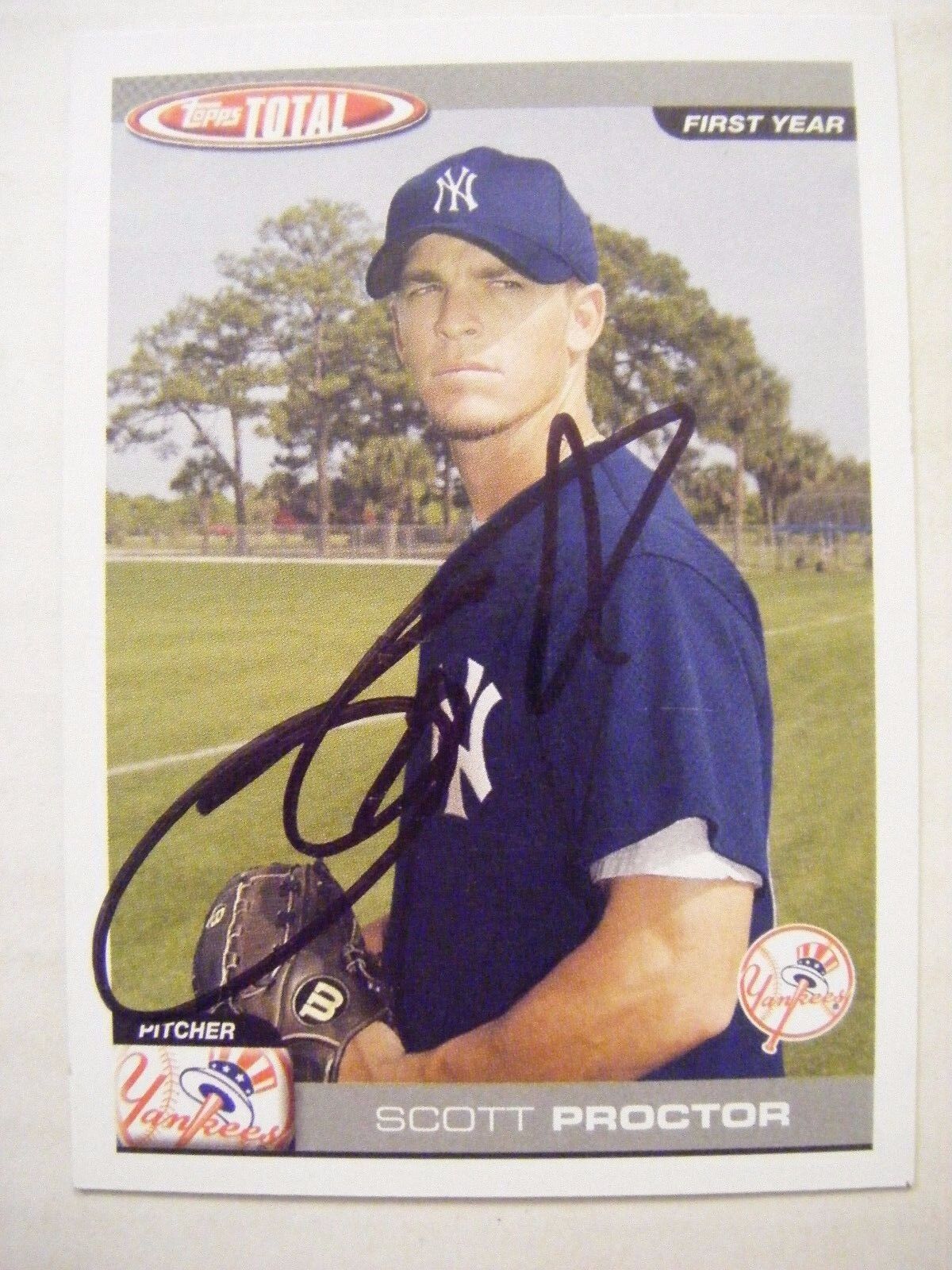 SCOTT PROCTOR signed YANKEES 2004 Topps Total baseball card AUTO Autographed 867