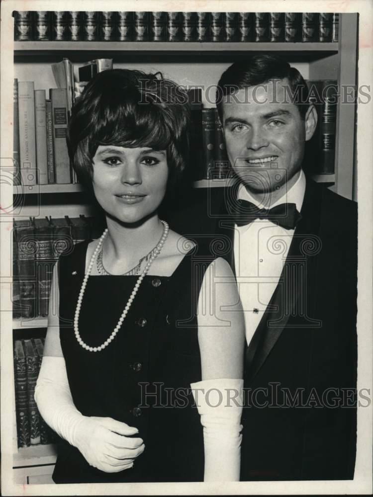 1966 Press Photo Mary McGill (Muffet) Criner, Robert Frederick Cairns, Houston