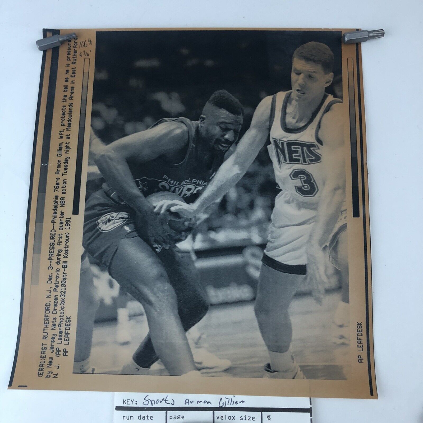 Wire Press Photo NBA Armon Gilliam & Drazen Petrovic Vintage “Pressured” F15