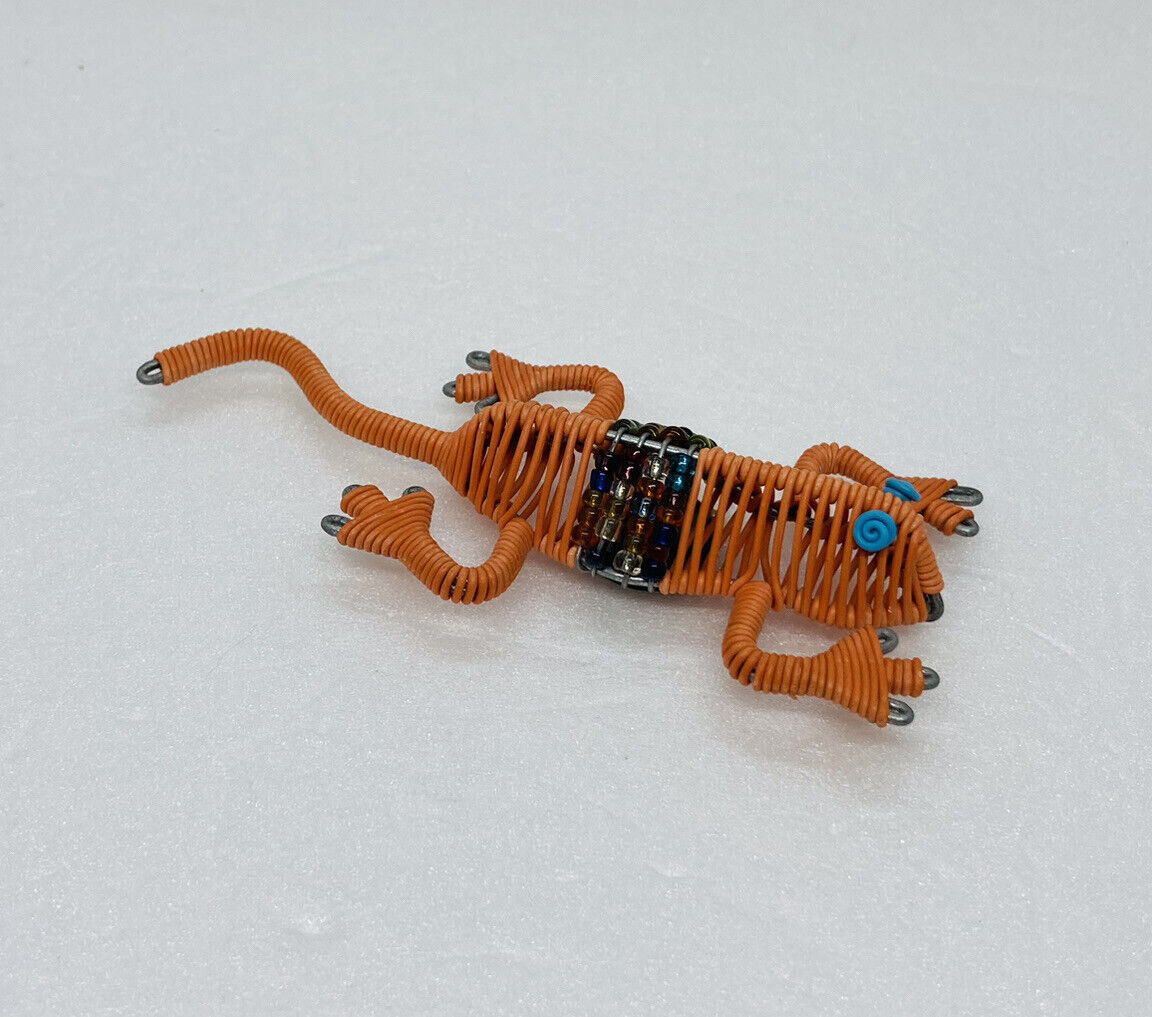Rare 1980s Handmade Metal Wire Iguana Wrapped Art Fridge Magnet Unique Decor 31