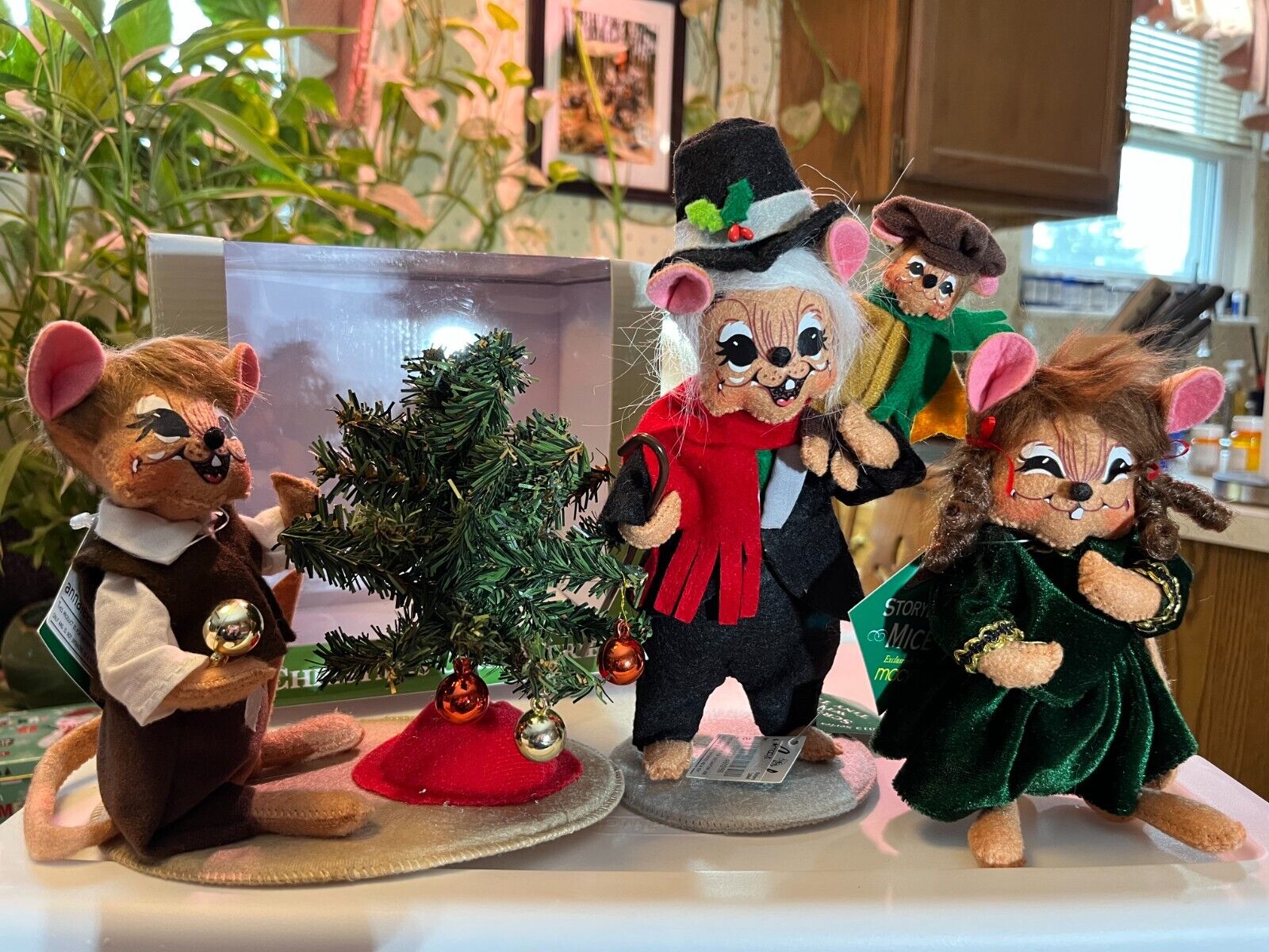 Annalee Christmas Carol,  Bob Crachet, Nephew Fred\'s Wife, Scrooge with Tiny Tim
