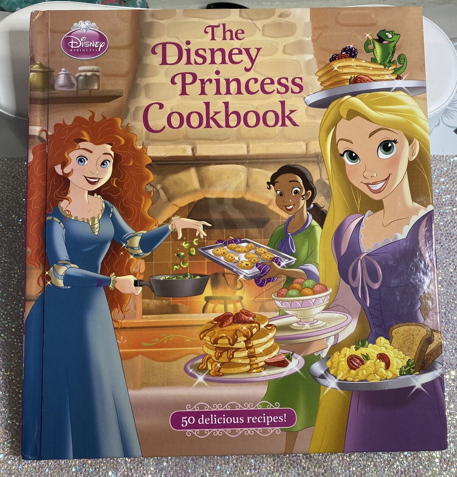 VINTAGE 2013’ Disney Princess Cookbook 50 Delicious Recipes 10 X 11 Hard cover
