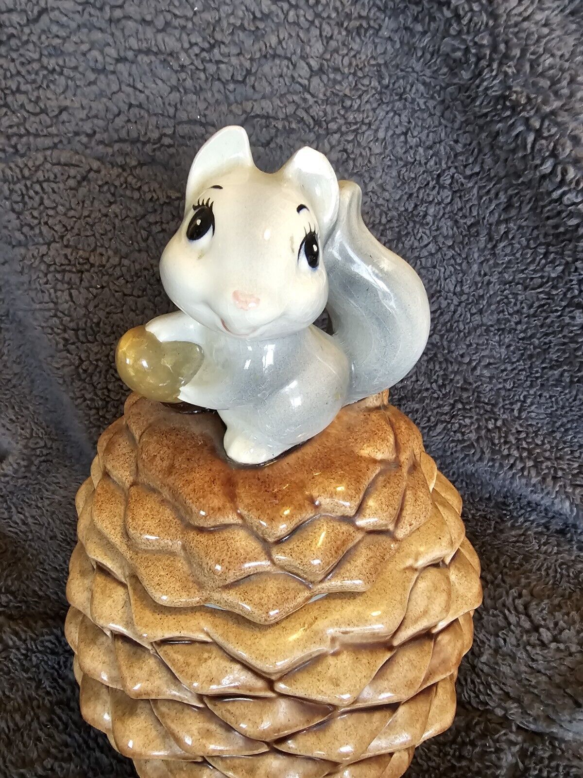 Vintage Squirrel with Acorn Sitting on Pinecone Cookie Jar Metlox USA (Read)