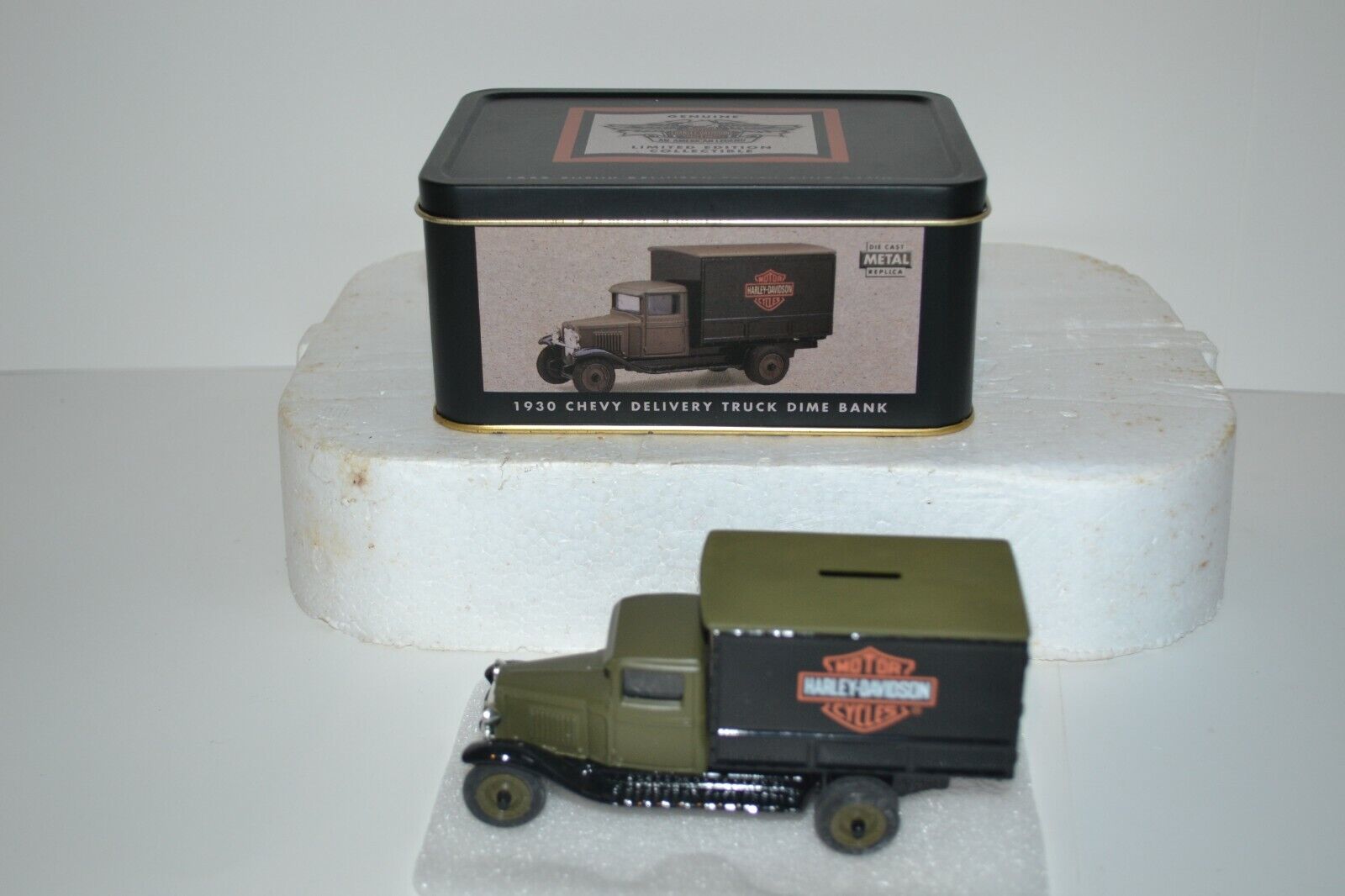 Harley-Davidson 1930 Chevy Delivery Truck Dime Bank 1:43 Scale New Original Tin