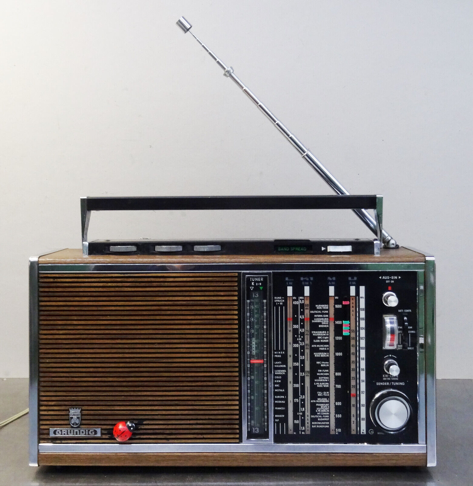Large Grundig Satellite 6000 World Receiver Transistor Radio