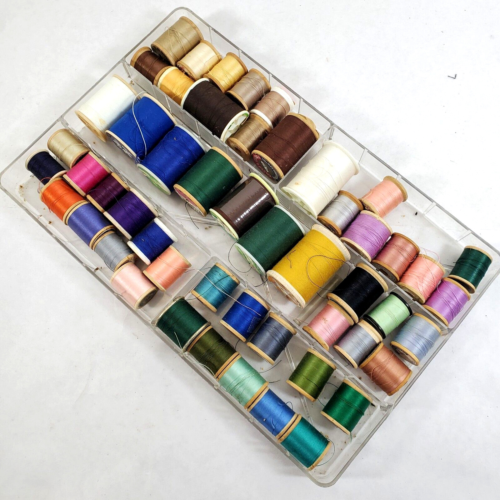 Mixed Lot of 50 Vintage Wood Sewing Thread Spools Various Colors & Sizes w Tray