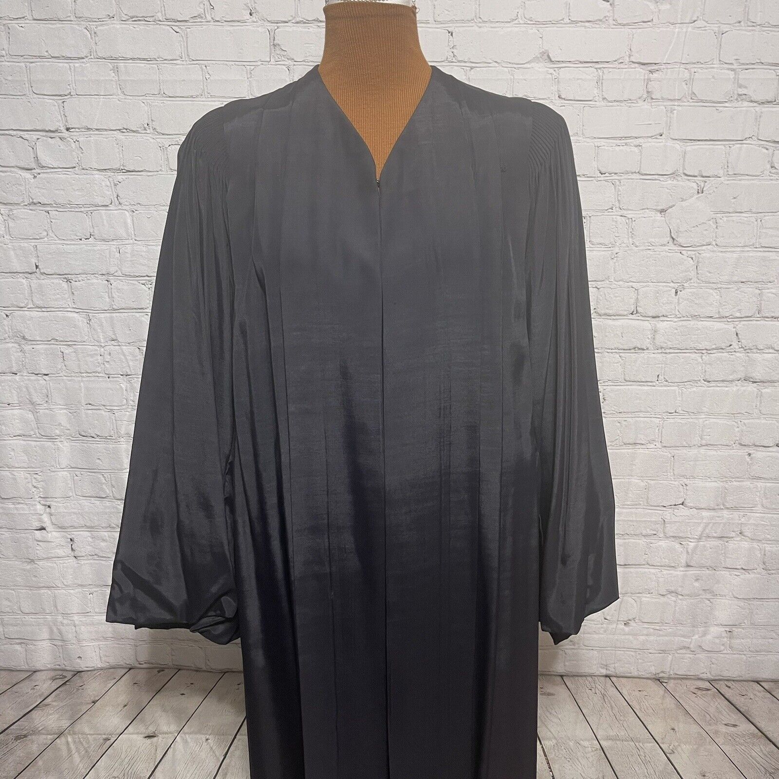 VTG Collegiate Cap and Gown Co Heavy Graduation Ceremony Gown Black OSFM FLAWS