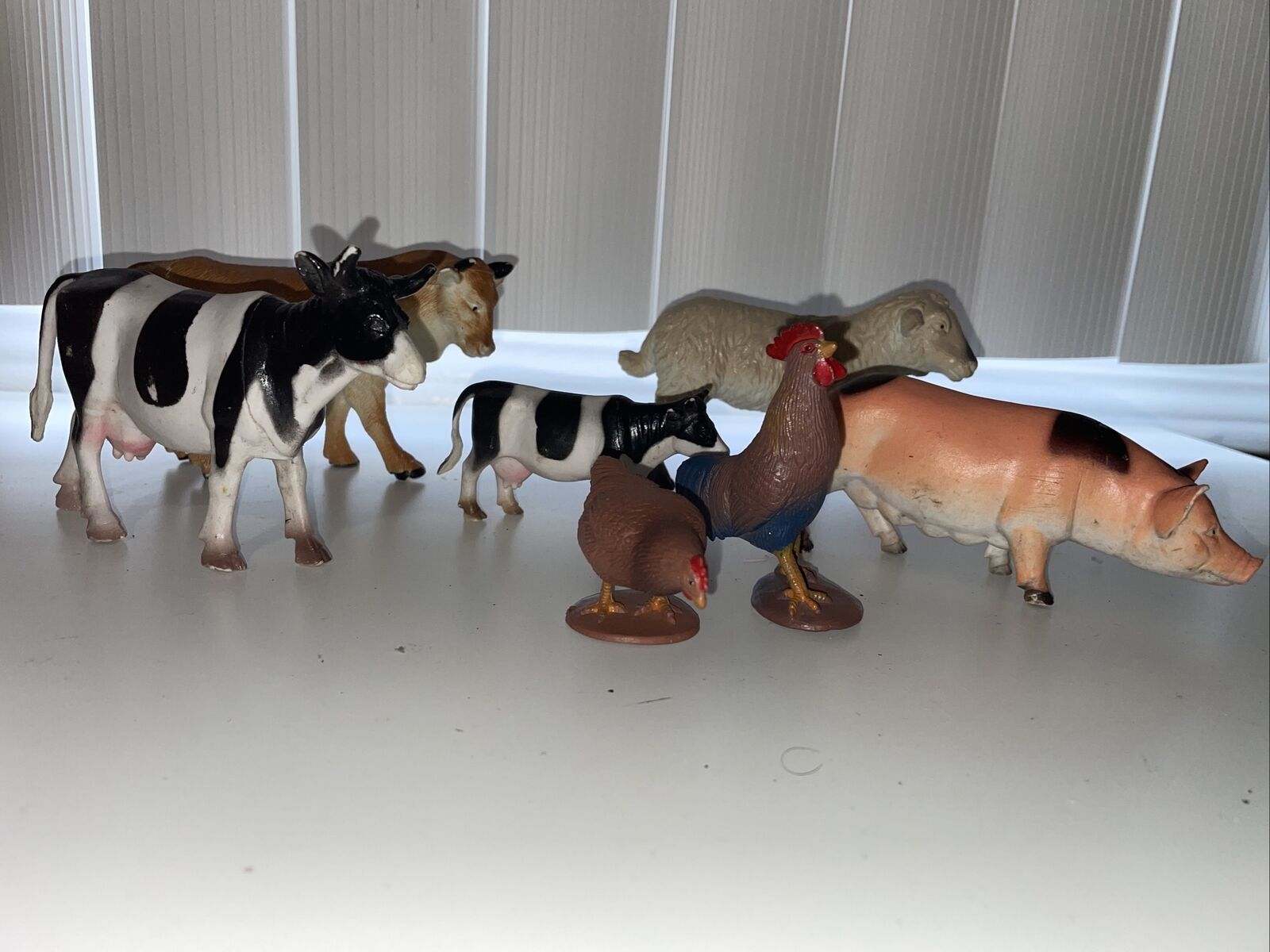 1999 Farm/Barn Animals Toy Figures Lot Of 7 2 Cows Pig Sheep Bull 2 Roosters