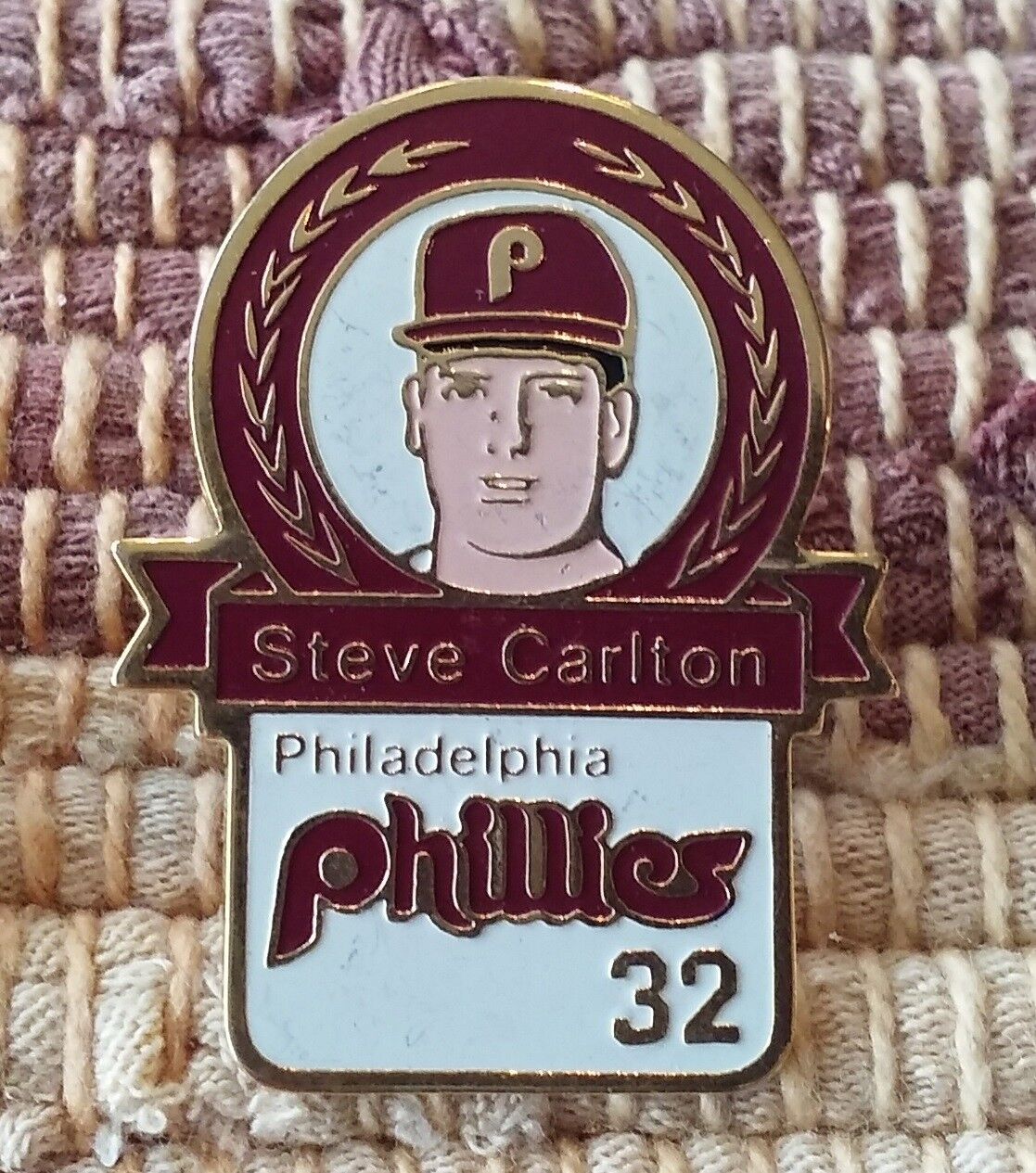 Steve Carlton 32 Philadelphia Phillies pin badge