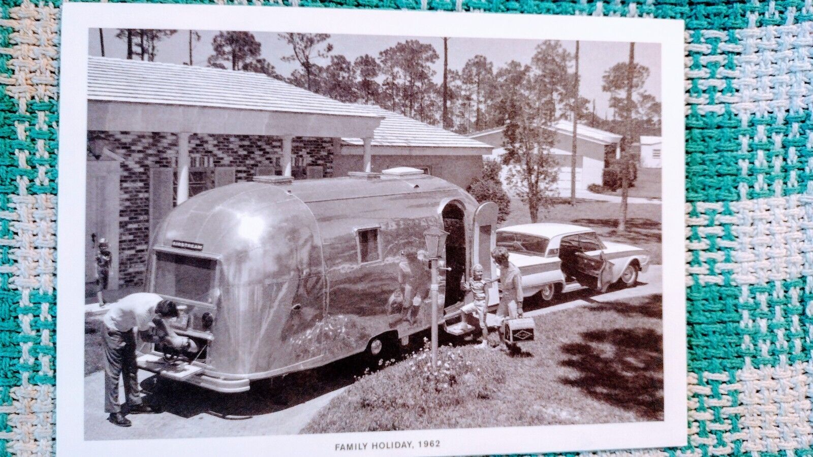 VINTAGE POST CARD AIRSTREAM FAMILY HOLIDAY 1962..