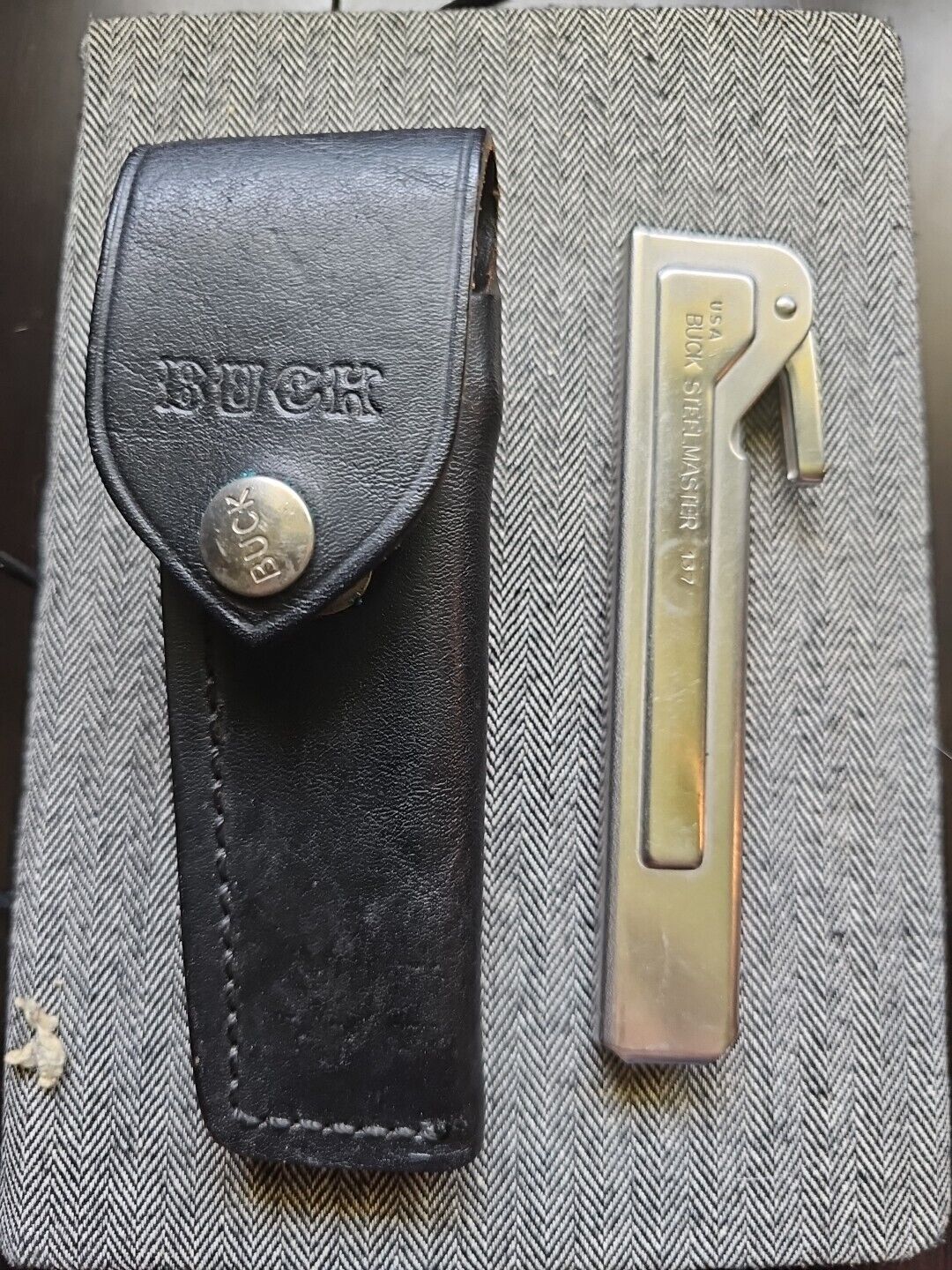 Near Mint Vintage Buck Model 137 Knife Steelmaster Sharpener Knives c. 1972-1986