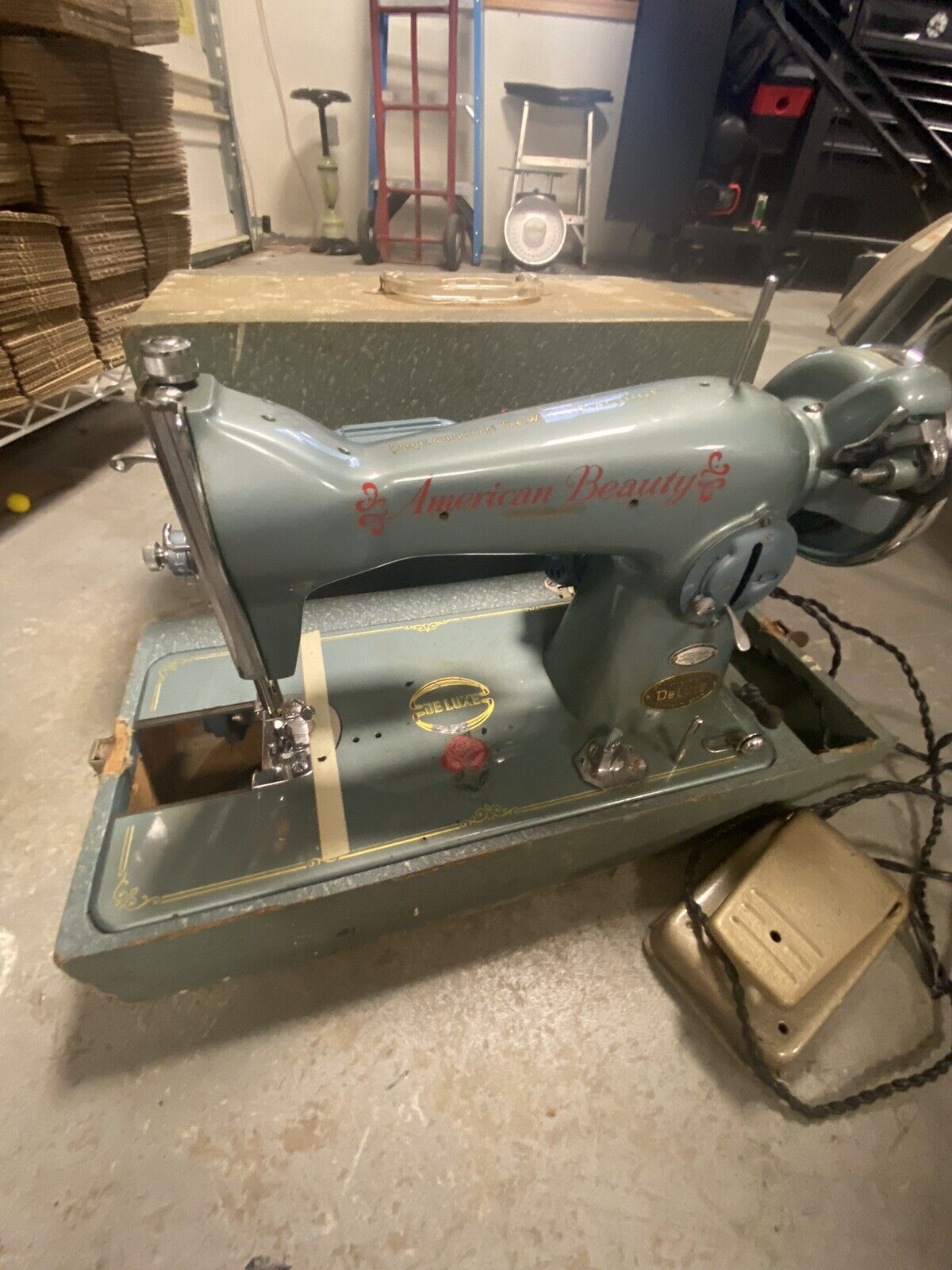 AMERICAN BEAUTY  DELUXE PRECISION SEWING MACHINE ROSE C.b. Pedal Works Needs B