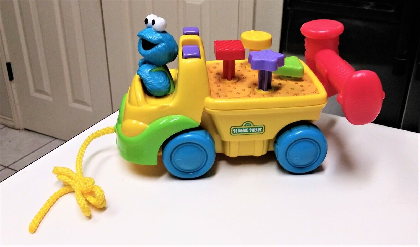 Sesame Street Cookie Monster\'s Pull Truck Shapes & Hammer Toy