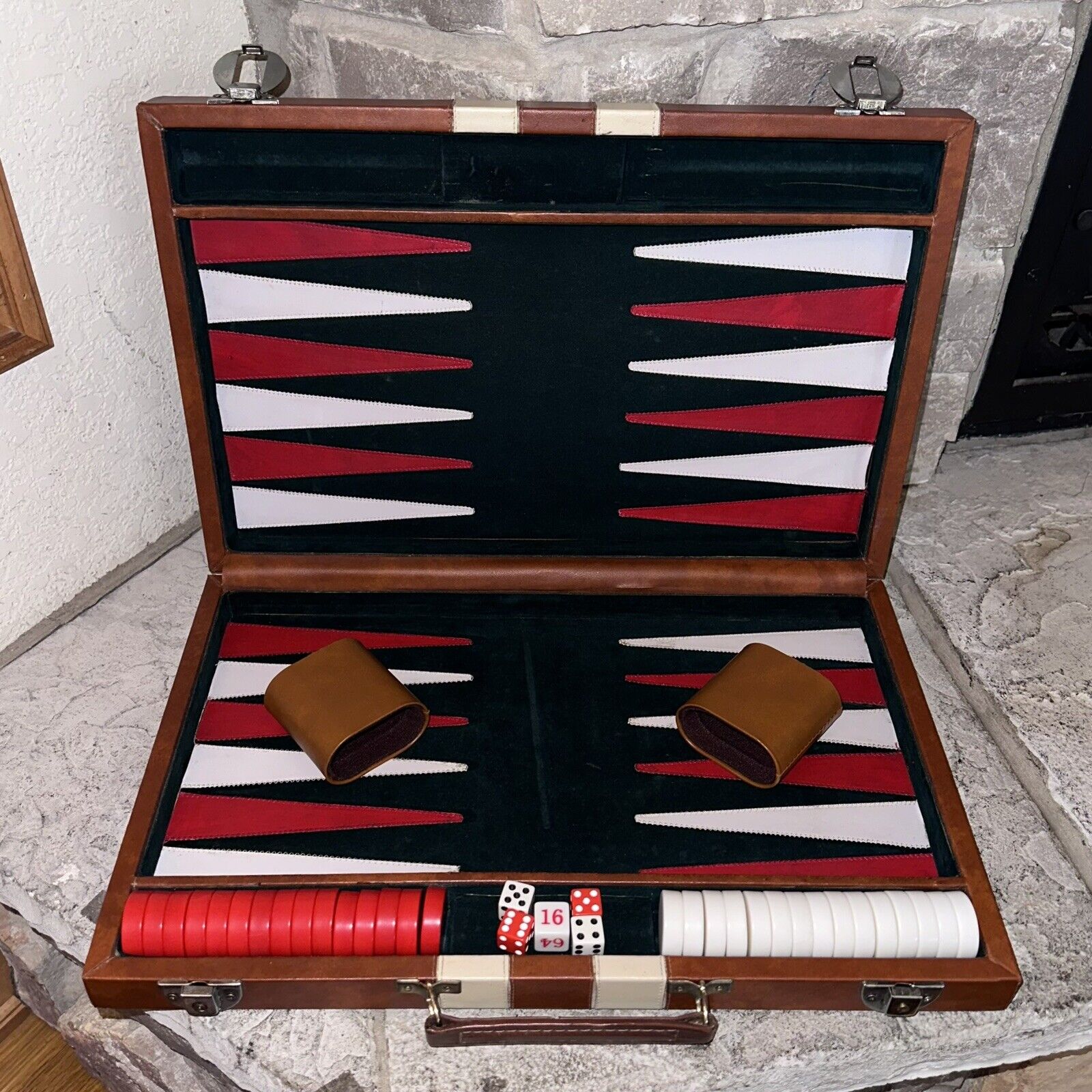 Professional Backgammon Set 24x19” Board 1.5” Red/White Bakelite Chips Vintage