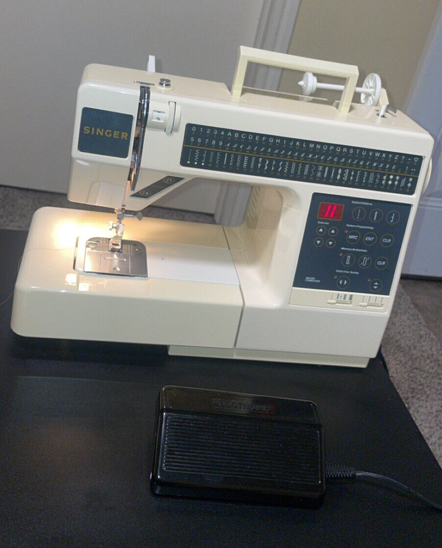 Singer 2210 Athena Computerized Sewing Machine  TESTED WORKS GREAT