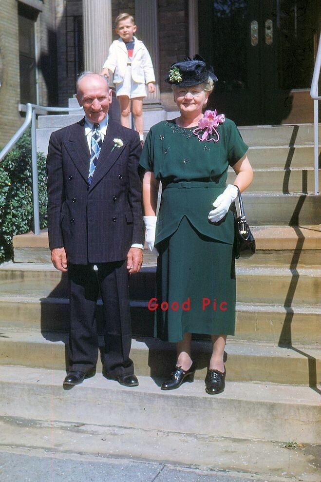 #L9 -g Vintage Amateur 35mm Slide Photo- Older Man and Woman-Red Kodachrome 1946