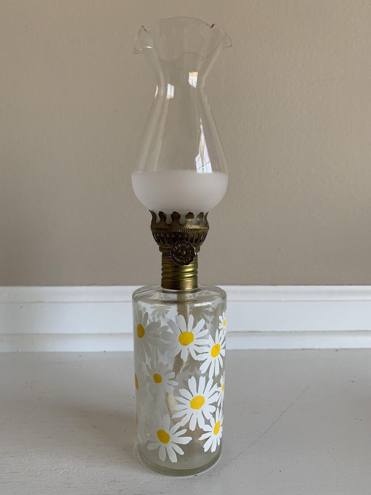 Vintage LampLight Farms Daisy Painted Glass Small Oil Lamp 10”