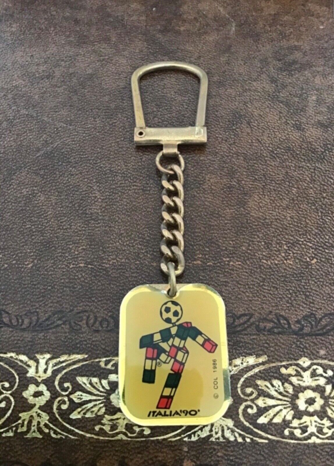 Vintage Italia 🇮🇹 90 World Cup football keychain key chain
