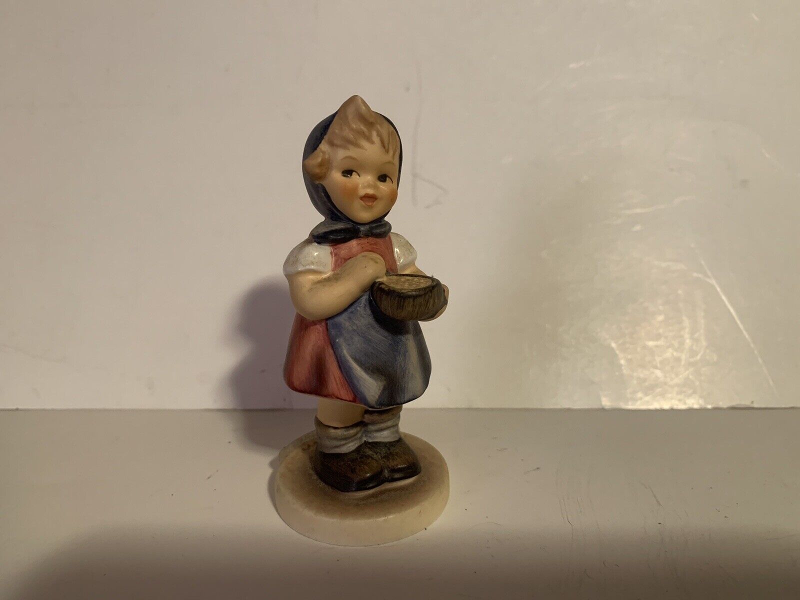 Goebel Hummel Club FROM ME TO YOU FIGURE #629 JUNGBAUERIN FIGURINE Signed