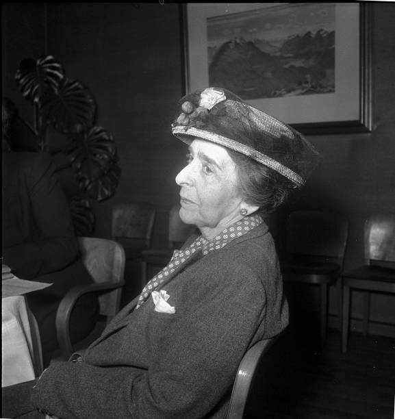 Mrs Dreyfuss Barney at a woman s conference 1948 Switzerland Old Photo