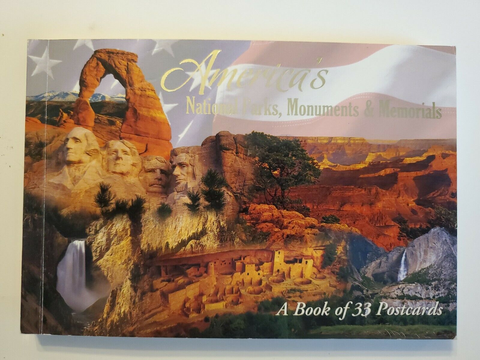  America\'s National Parks, Monuments, Memorials: A Book of 33 Oversize Postcards
