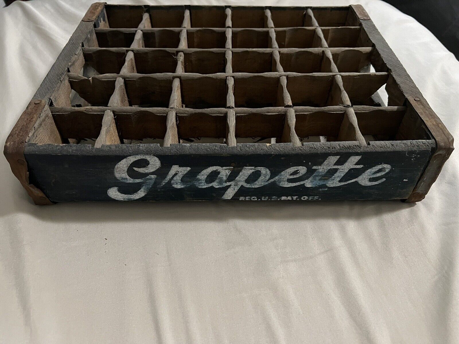 Vintage GRAPETTE Soda Bottle Wooden Crate, Circa 1940s