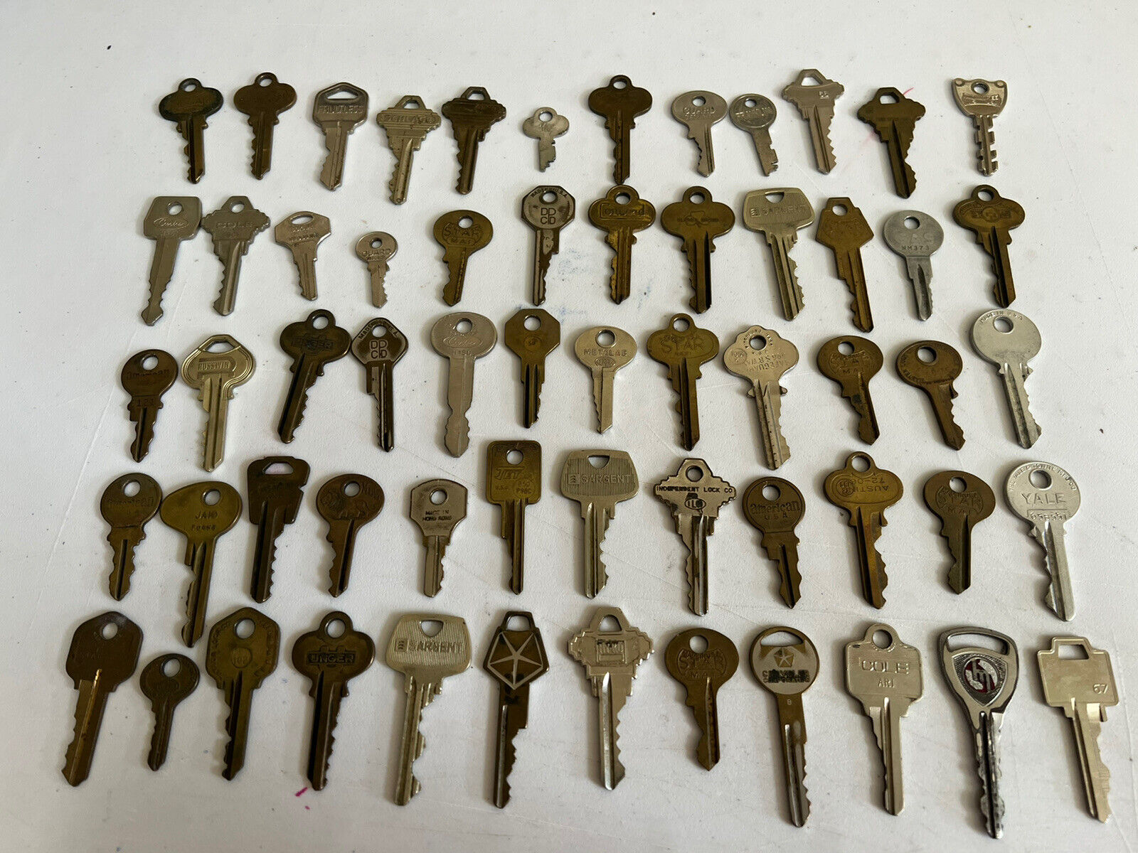 Huge Lot Of 60 Random Vintage Keys