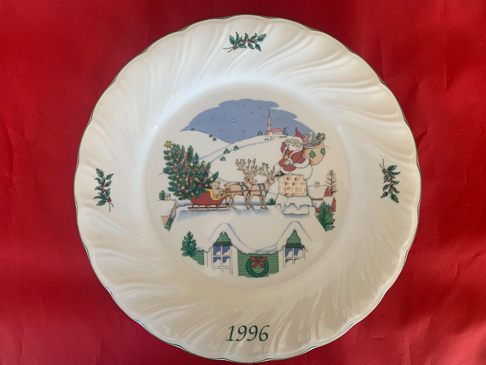 NIKKO 1996 CHRISTMASTIME UP ON THE HOUSETOP SANTA COLLECTOR DINNER PLATE 11.5 In