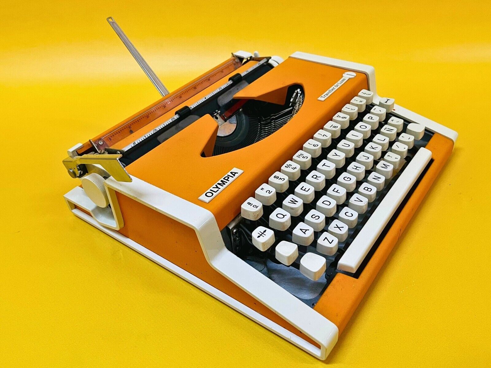 Olympia Traveller De Luxe Working TYPEWRITER with Case Orange Typewriter 70 Gift